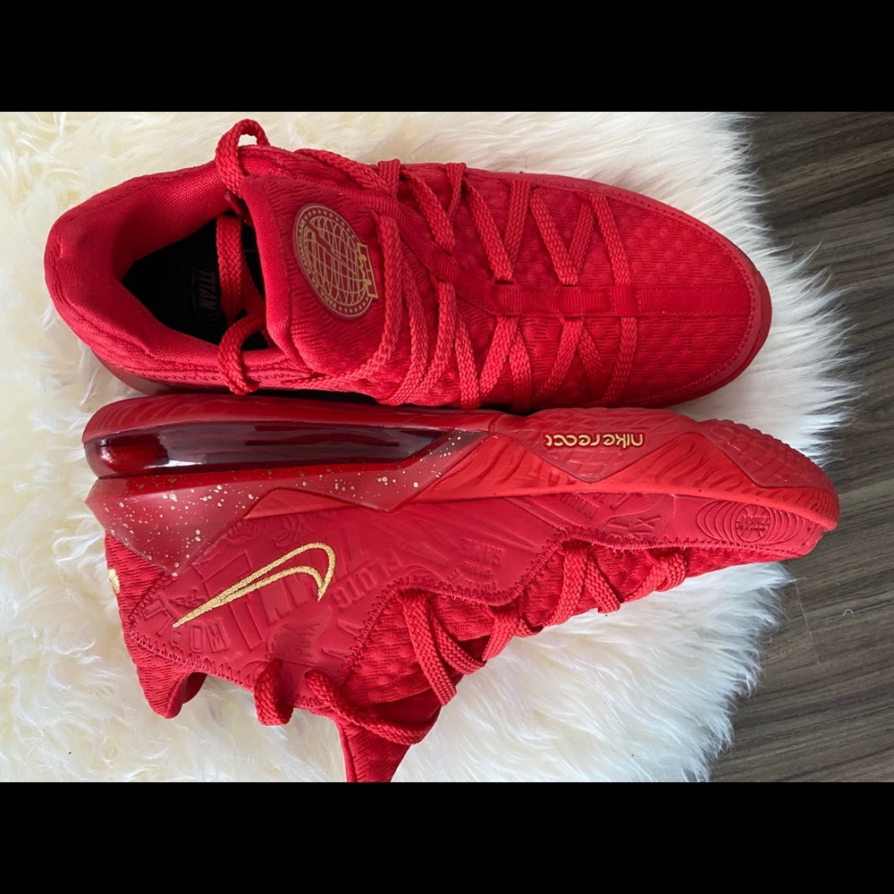 Nike LeBron 17 Low Sneakers - Unisex - Picture 4 of 9